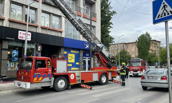 Bie fasada nga objekti ku janë zyrat e OVL UÇK së në Prishtinë