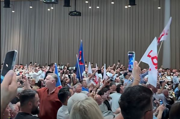 ldk-kthehet-fuqishem-ne-zvicer-te-gjithe-ne-kembe-per-vjosa-osmanin