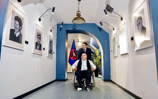Petrit Rudi  Faleminderit  Lumir Abdixhiku për dinjitetin që ia ktheve babait tim