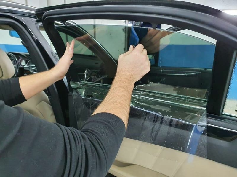 Vendos Gjykata  Hiqet ndalimi për xhamat e errësuar në automjete