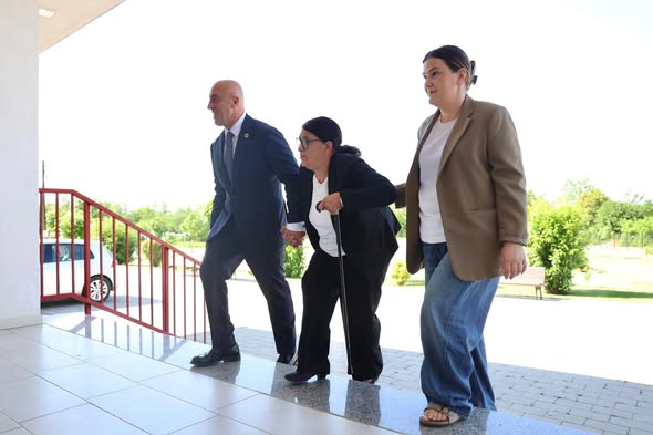 Voton Ramush Haradinaj  bashkë me nënën Rukë