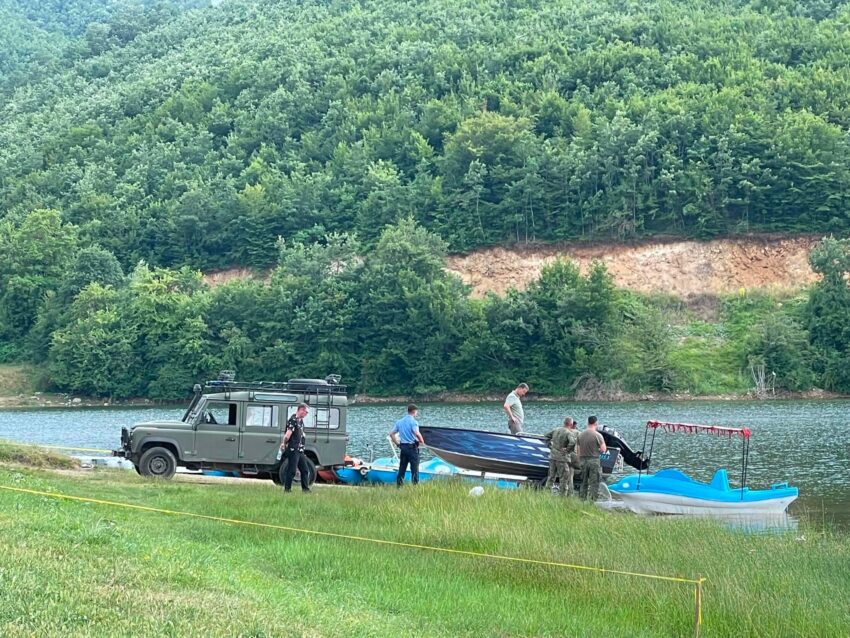 Ky është i riu që po kërkohet në Liqenin e Batllavës  dyshohet se ra nga varka