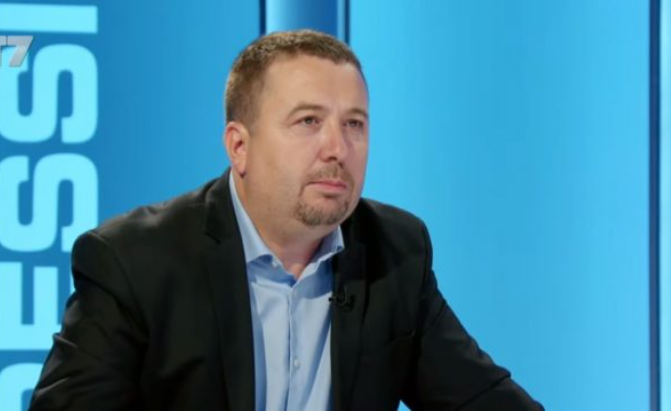 Latifi  Shqiptari i Luginës nuk e organizon asnjë miniprotestë kundër spastrimit etnik atje  por merr turr kundër Ramës