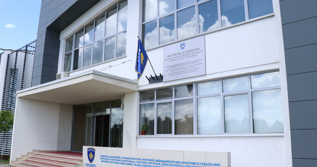 auditori-gjen-shkelje-ne-mint-29-pozita-me-ushtrues-detyre-disa-deri-ne-36-muaj