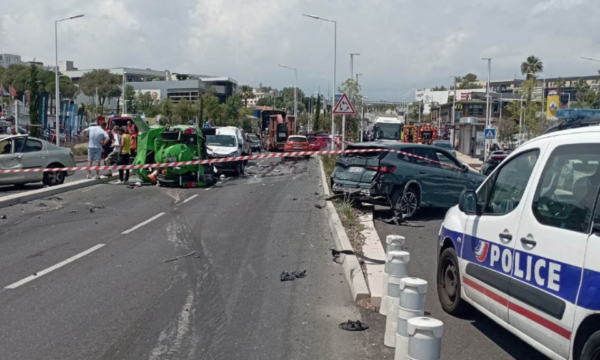 Aksident i rëndë në Francë  Kamioni përplas 23 makina  37 të lënduar