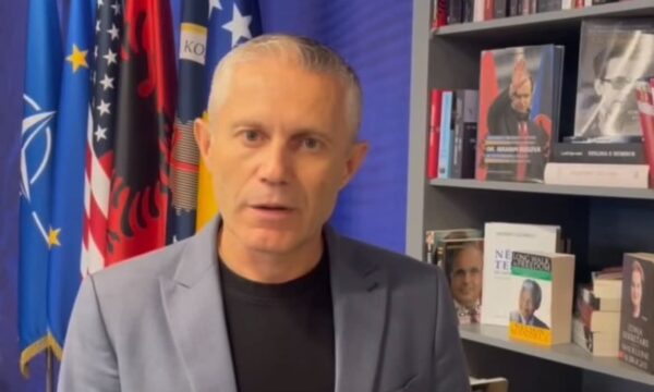Burim Ramadani   sfidon   pushtetin  Bëjeni narko testin  edhe nëse jeni të pastër s është keq të jeni shembull