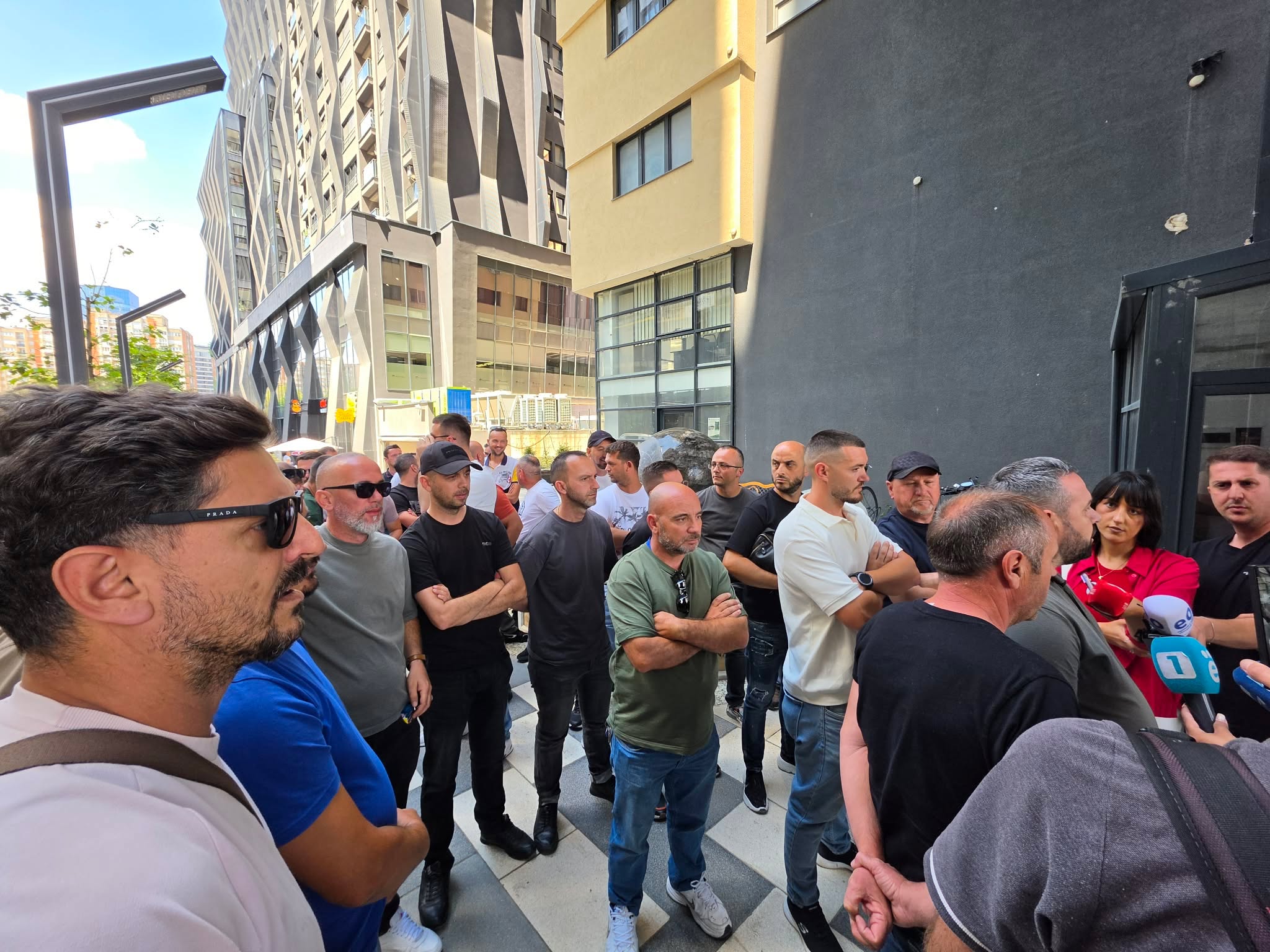 Punëtorët e Prishtina Parking protestojnë për mospagesën e pagave