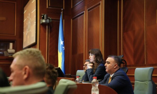 Arben Loshi kundërshton vendimin për përsëritje të konkursit për Sekretar të Kuvendit