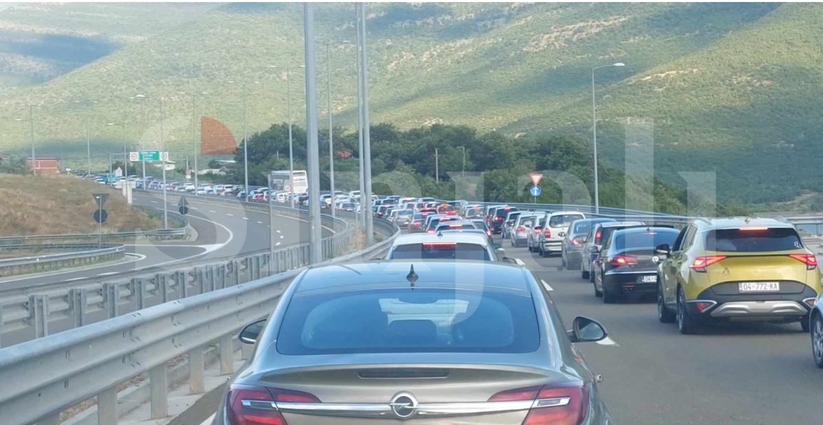 QKMK njofton për pritje të gjata në dalje të Kosovës  Kolona deri në 3 5 km