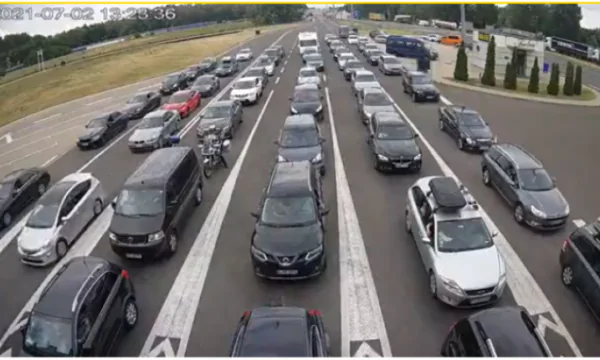 Mërgimtarët bllokohen në pikën kufitare Kroaci Serbi