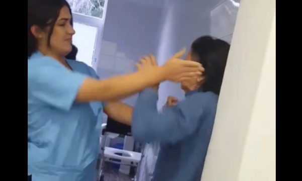 Dënohet me 2 vjet e 3 muaj burgim e akuzuara për sulmin ndaj të moshuarës në Pejë