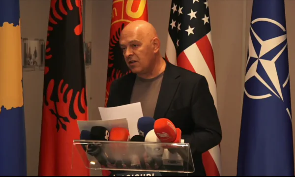 Ardian Gjini  Albin Kurti po i bën grushtshtet Kosovës  jemi në një prej momenteve më kritike politike
