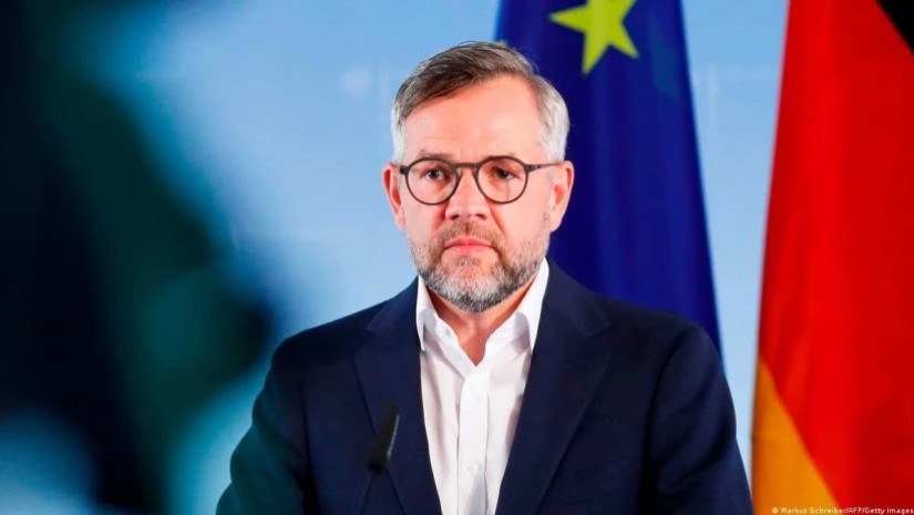 Ish ministri gjerman i reagon Daçiqit për  valvitjen e flamurit serb mbi Prizren   E gjora Serbi  kjo çon në luftë
