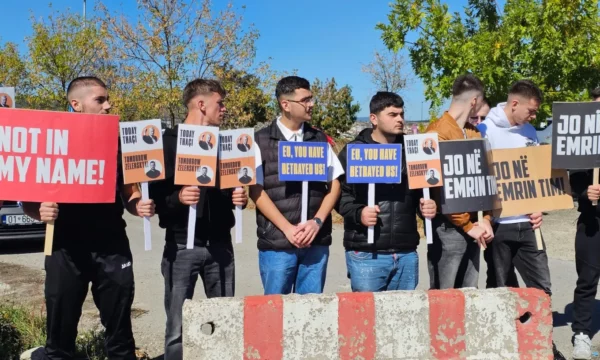 Von der Leyen pritet me protestë në Kosovë